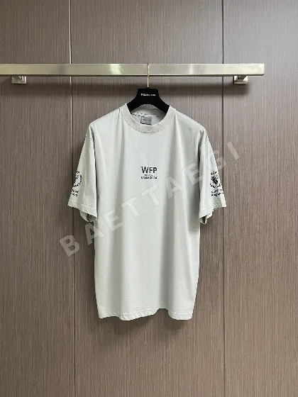 발렌시아가 남성 크루넥 반팔 티셔츠 131742