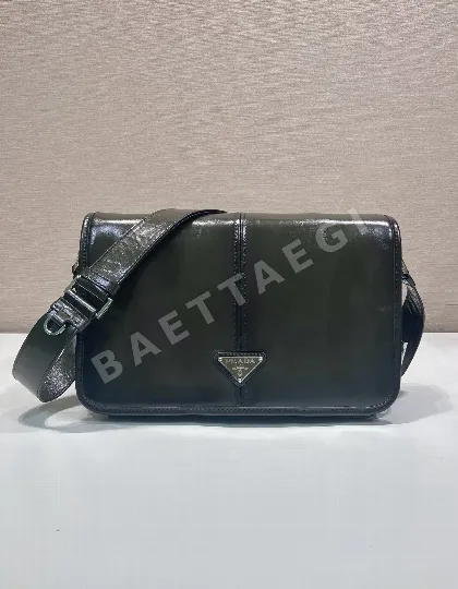 프라다 오일 가공 가죽 메신저백 2VD073 66868