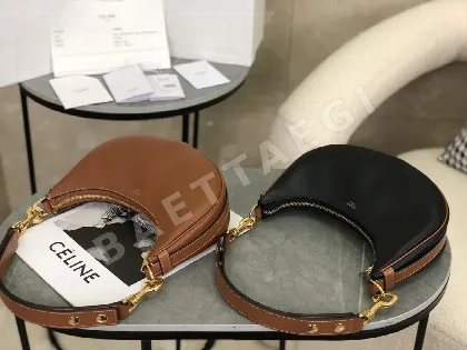 셀린느 스킨 풀 가죽 언더암백 86450