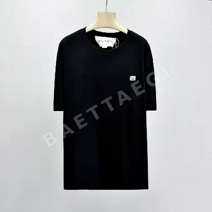 발렌티노 가슴 로고 자수 남성 반팔 티셔츠 114281
