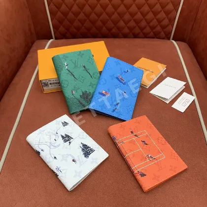루이비통 페인팅 여권 지갑 38972