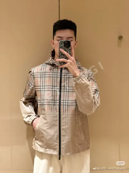 버버리 그라데이션 체크 경량 후드 자켓 78188