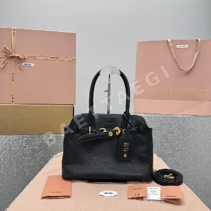 미우미우 나파 가죽 미니 블랙 가방 133488