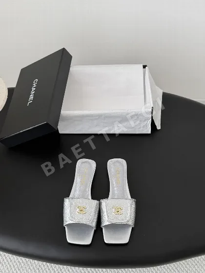 샤넬 26C 빈티지 스타일 백클 슬리퍼 98675