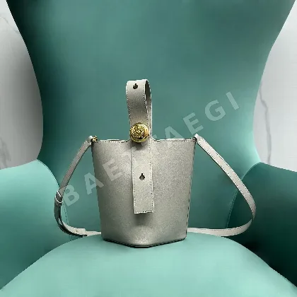 로에베 페블 미니 버킷백 77196