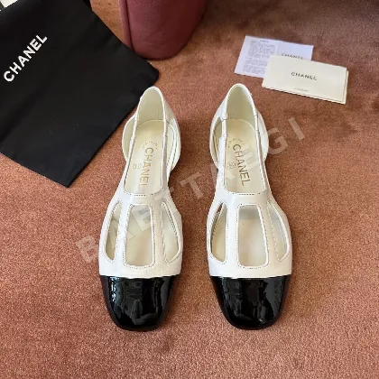 샤넬 더블 C 로고 플랫슈즈 129369