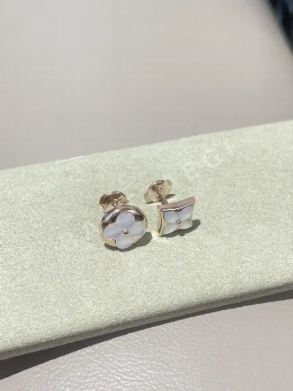 루이비통 18K 골드 화이트 셸 귀걸이 64132