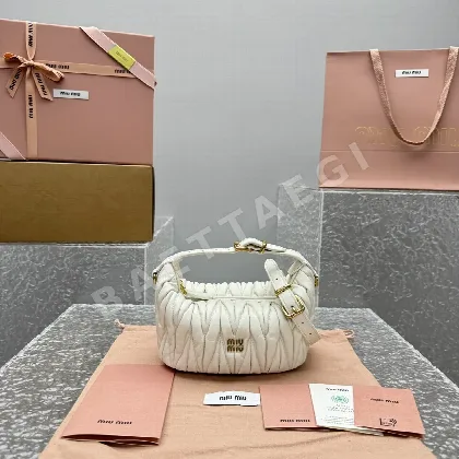 미우미우 플리츠 클러치백 68525