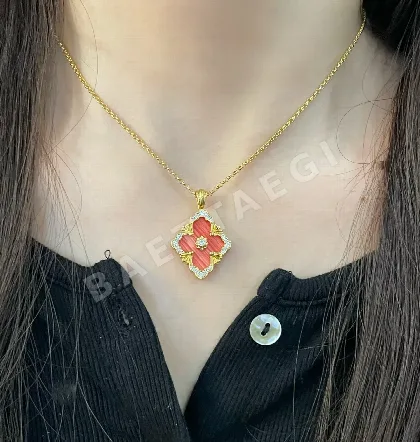 부첼라티 네잎클로버 로즈크로사이트 골드 목걸이 64214