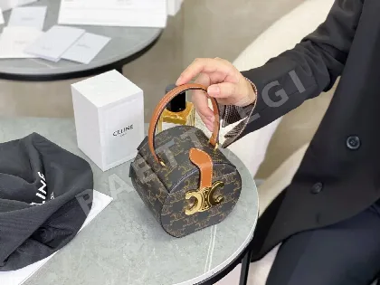 셀린느 880 엔 라운드 핸드백 86321