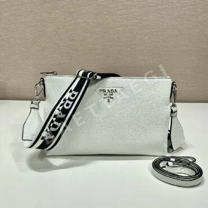 프라다 스웨이드 스트랩 크로스팩 1BH050 66149
