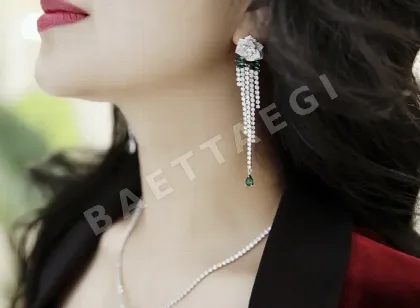 피아제 아를로즈 태슬 귀걸이 71646