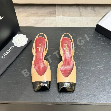샤넬 더블 C 스티치 스퀘어 토 백리스 샌들 98599