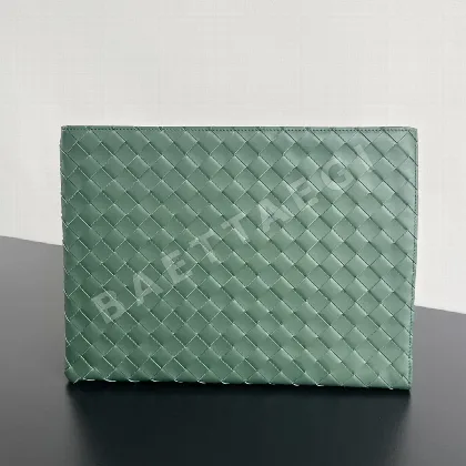 보테가베네타 인트레치오 카프스킨 하프 지퍼 클러치백 115762