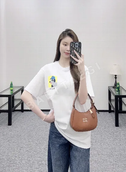 구찌 여성 크루넥 만화 프린트 반팔 티셔츠 51097
