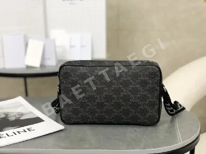 셀린느 미디엄 사이즈 메신저백 86236