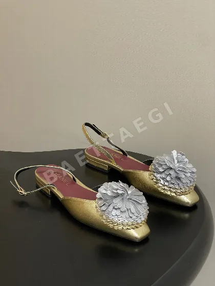 샤넬 카멜리아 백스트랩 플랫 샌들 104972