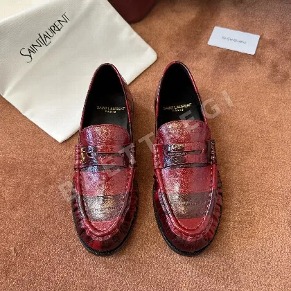 생로랑 YSL 앞코 덮인 장어가죽 뮬 로퍼 108291