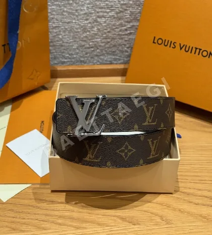 루이비통 LV 리버시블 40mm 모노그램 벨트 180345