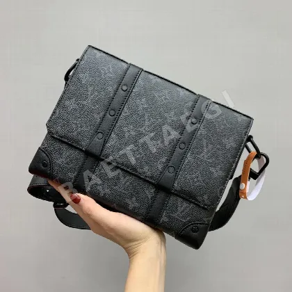 루이비통 블랙 나이트 메신저백 M45727