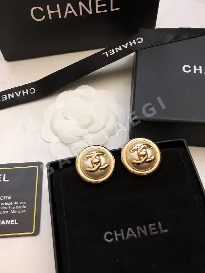 샤넬 더블 C 엠보싱 귀걸이 125154