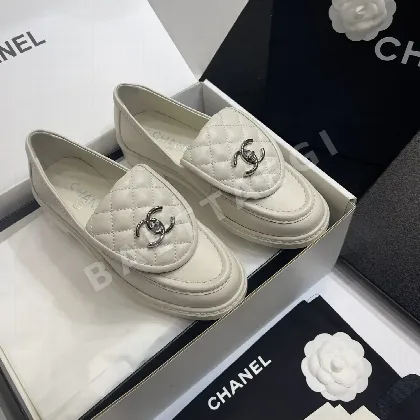 샤넬 클래식 퀼팅 로퍼 94673