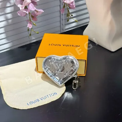 루이비통 LV 루이베어 하트 키링 160169