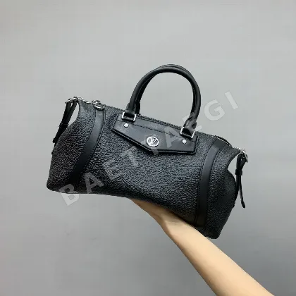루이비통 로메가 미디엄 모터사이클 가방 M14700 38609