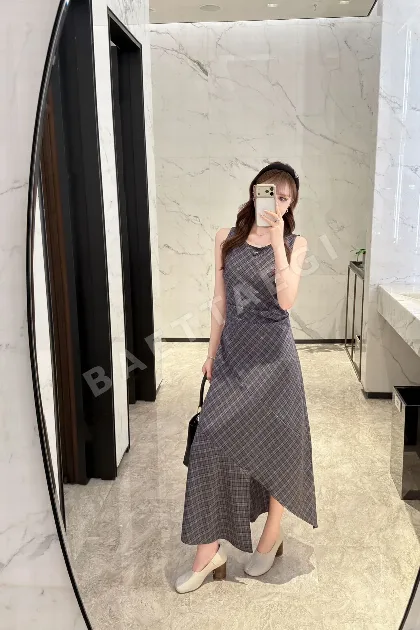 프라다 체크 패턴 슬리브리스 원피스 127853