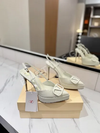 발렌티노 V 버클 백리스 샌들 134634
