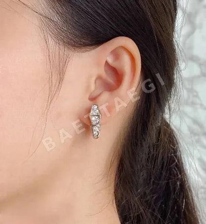 불가리 뱀 모티브 다이아몬드 장식 귀걸이 64782