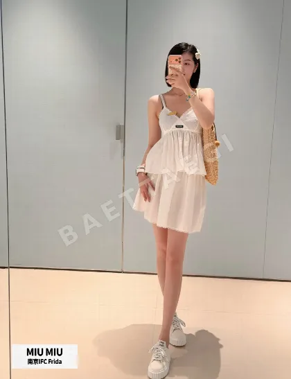 미우미우 화이트 레이스 반팔 캐미솔 101542