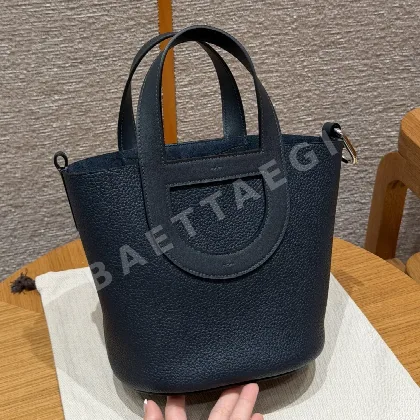 에르메스 인 더 루프 미드나이트 블루 피코탄 가방 191731