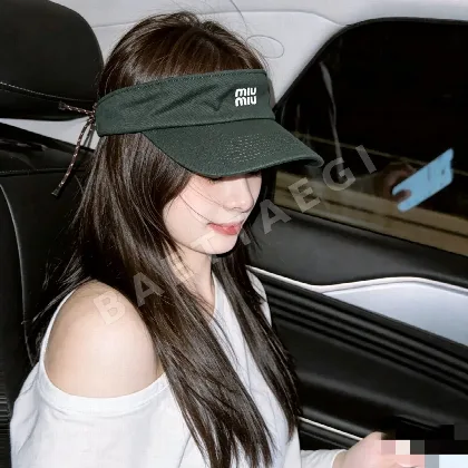 미우미우 바이저 캡 185874