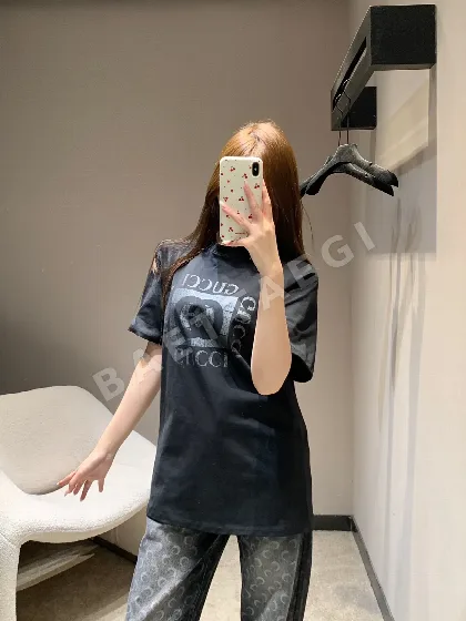 구찌 레터 스퀘어 프린트 크루넥 반팔 티셔츠