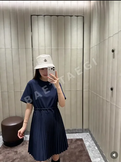 몽클레르 패치워크 드로스트링 허리 반소매 플리츠 원피스 117038