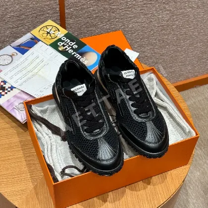 에르메스 스니커즈 검정 카프스킨 투각 장식 189047