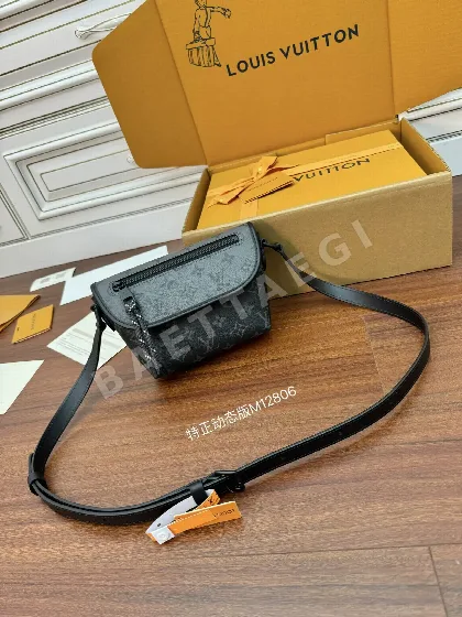 루이비통 M12806 가죽 미니 가방