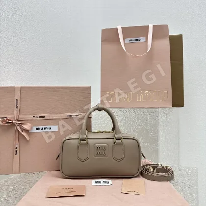 미우미우 연보라 소프트 패드 볼링백 68023