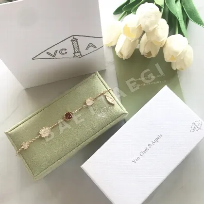 반클리프앤아펠 골드 오엽 팔찌 63907