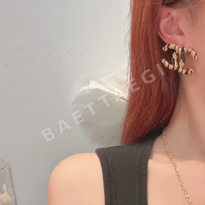 샤넬 26P 더블 C 에나멜 귀걸이 149359