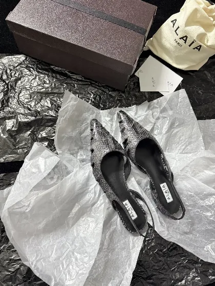 알라이아 스네이크스킨 백리스 샌들 121321