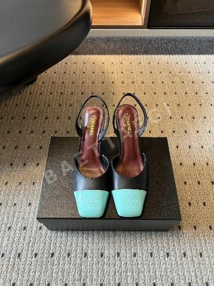 샤넬 힐 여성 더블 C 엠보싱 160747