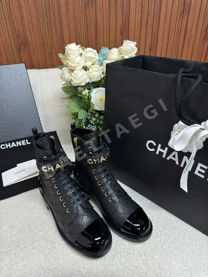 샤넬 23b 퀼팅 벨크로 마틴 앵클부츠 93877