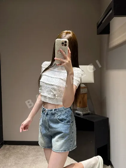 샤넬 다이아몬드 퀼팅 체인 허리 워시드 데님 반바지 103954