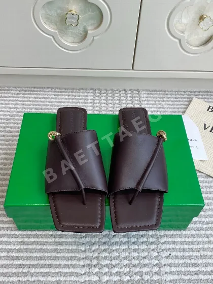 보테가베네타 메탈 버클 스퀘어 토 플립플롭 샌들 41667