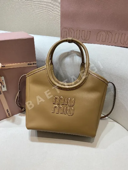 미우미우 모노그램 로고 린넨 토트백 5BA288