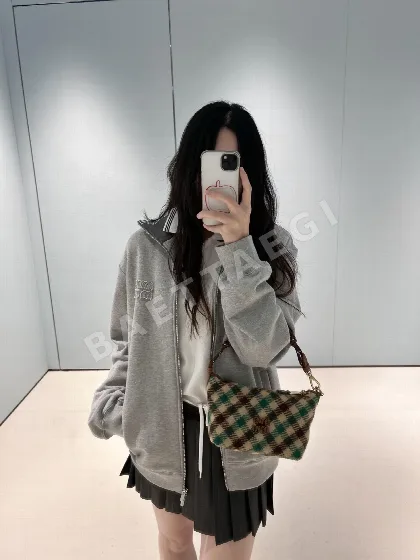 미우미우 레터 자수 오버사이즈 집업 자켓 101512
