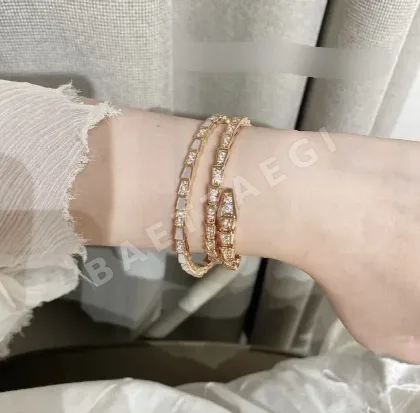 불가리 화이트 마더오브펄 스네이크 팔찌 64603