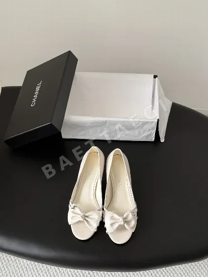 샤넬 나비넥타이 장식 플랫슈즈 98664